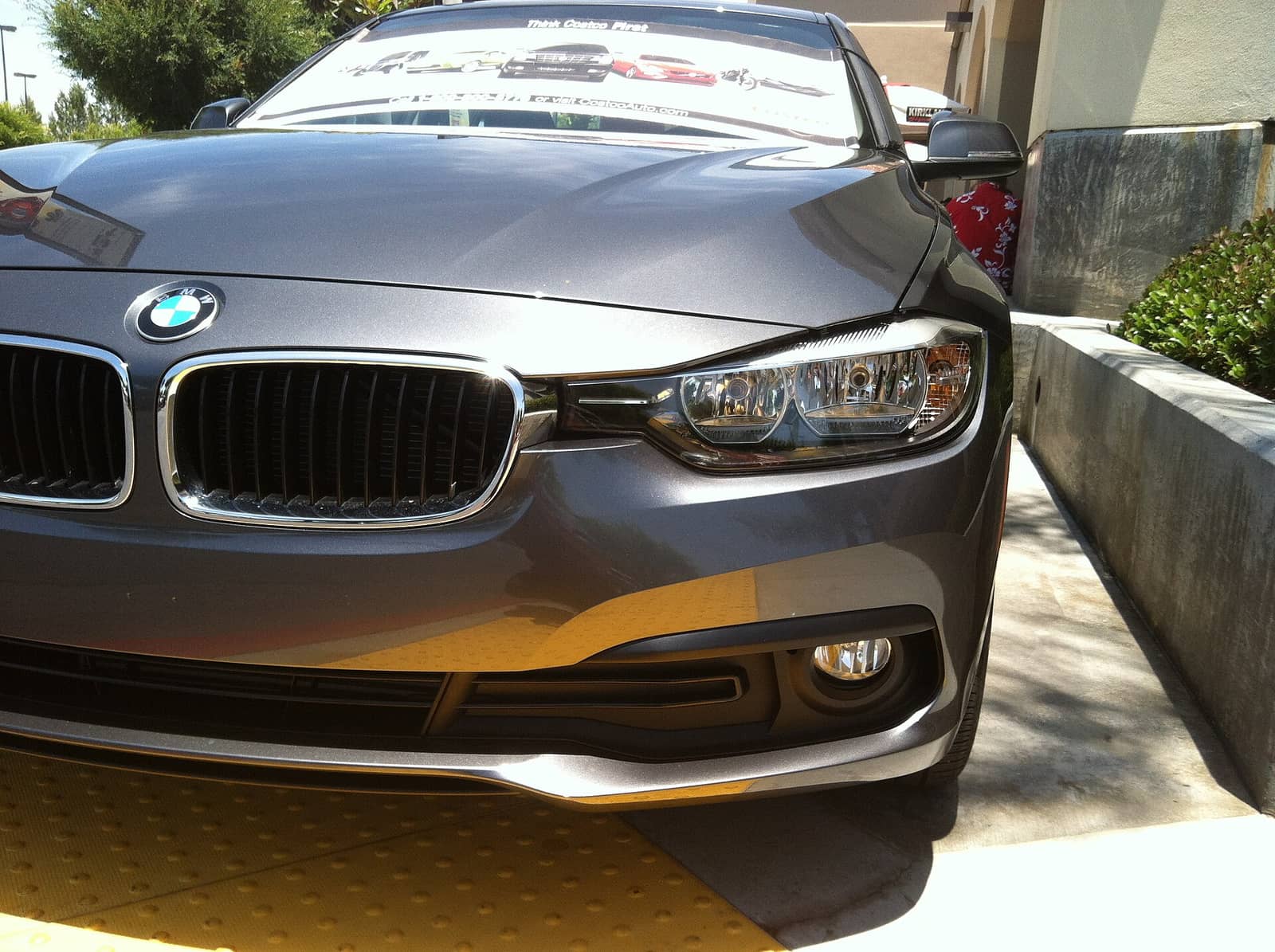 BMW 320i base trim kidney grille and headlight close-up