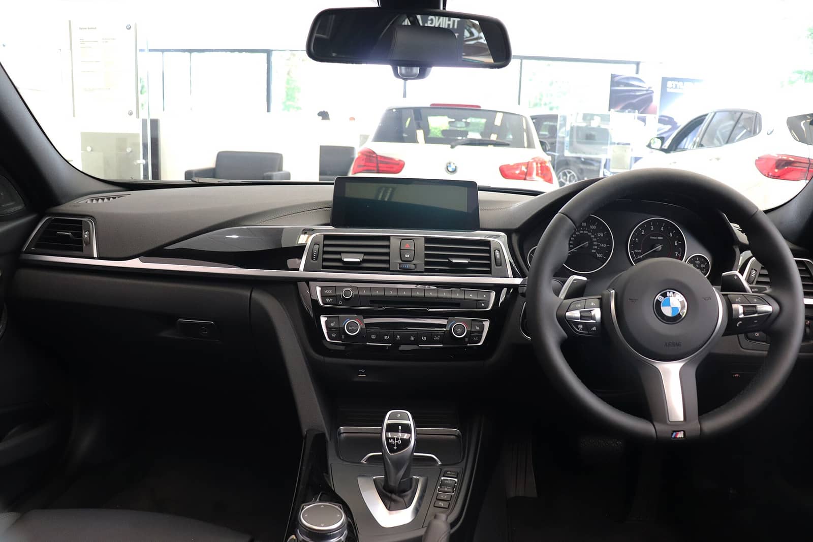 BMW 340i M Sport Shadow Edition interior